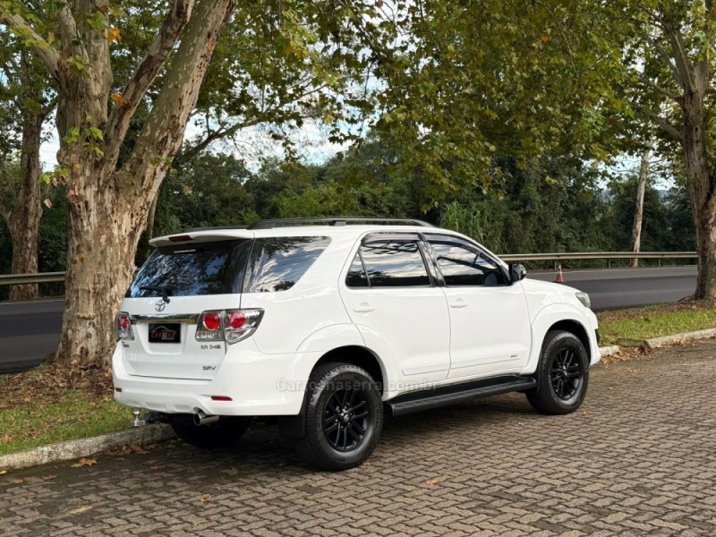 HILUX SW4 3.0 SRV 4X4 7 LUGARES 16V TURBO INTERCOOLER DIESEL 4P AUTOMÁTICO - 2015 - DOIS IRMãOS