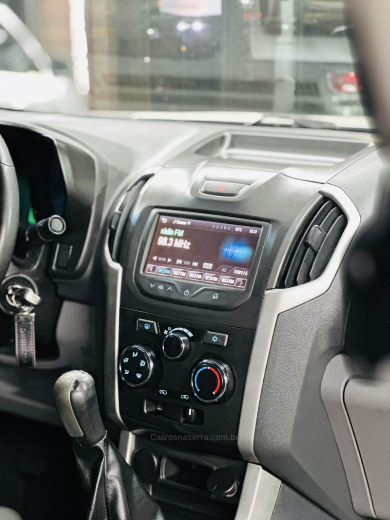 S10 2.4 LT 4X2 CD 8V FLEX 4P MANUAL - 2014 - CANELA
