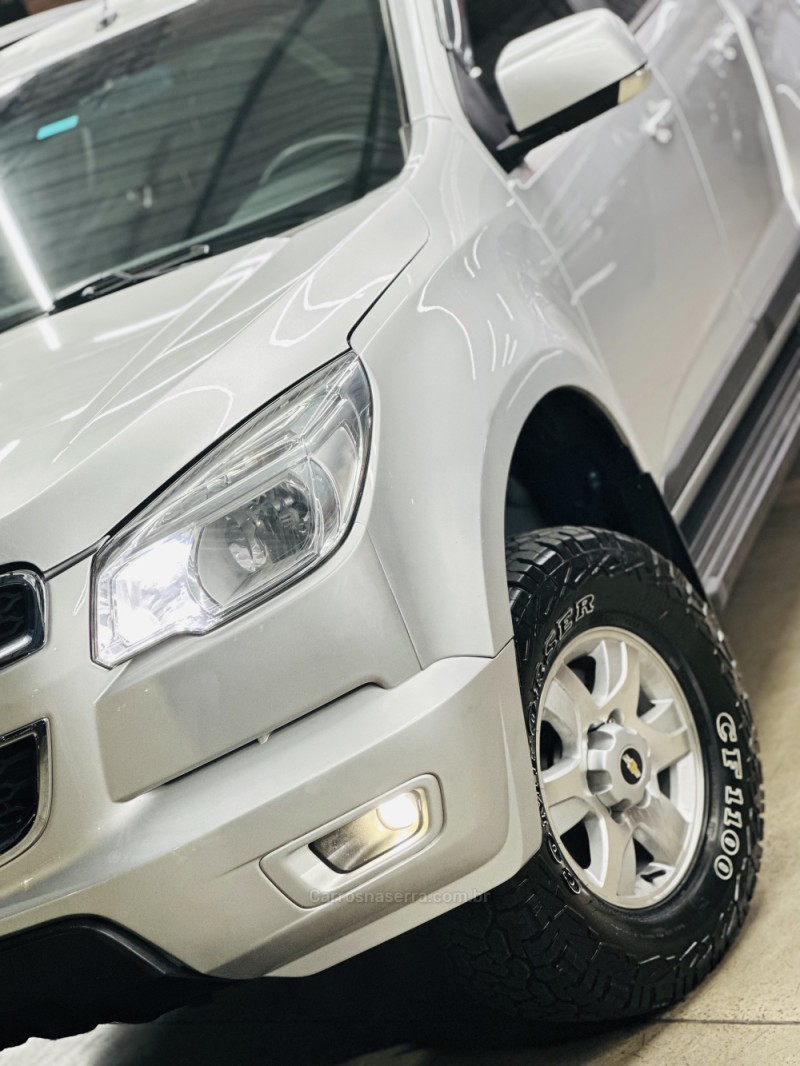 S10 2.4 LT 4X2 CD 8V FLEX 4P MANUAL - 2014 - CANELA