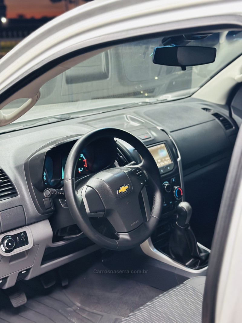 S10 2.4 LT 4X2 CD 8V FLEX 4P MANUAL - 2014 - CANELA