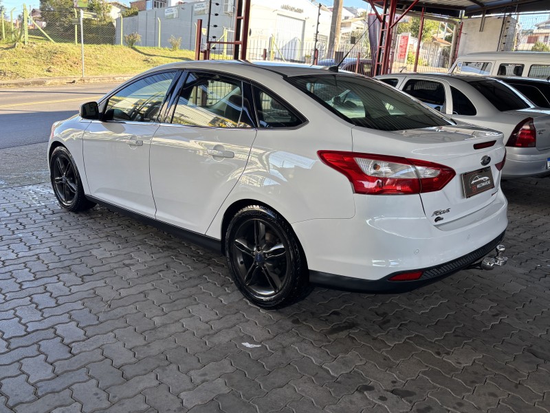 FOCUS 2.0 SE SEDAN 16V FLEX 4P AUTOMÁTICO - 2014 - CAXIAS DO SUL