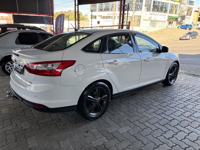FOCUS 2.0 SE SEDAN 16V FLEX 4P AUTOMÁTICO - 2014 - CAXIAS DO SUL