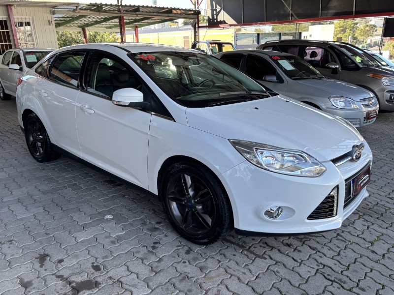 FOCUS 2.0 SE SEDAN 16V FLEX 4P AUTOMÁTICO - 2014 - CAXIAS DO SUL