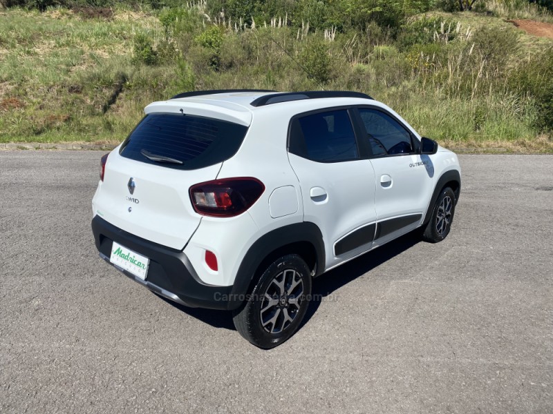 KWID 1.0 12V OUTSIDER FLEX 4P MANUAL - 2023 - FLORES DA CUNHA