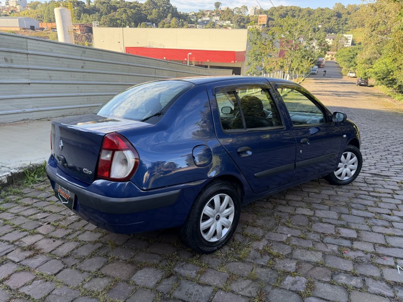CLIO 1.0 AUTHENTIQUE SEDAN 16V GASOLINA 4P MANUAL - 2005 - CAXIAS DO SUL