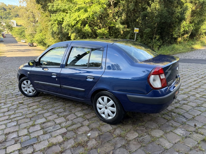 CLIO 1.0 AUTHENTIQUE SEDAN 16V GASOLINA 4P MANUAL - 2005 - CAXIAS DO SUL
