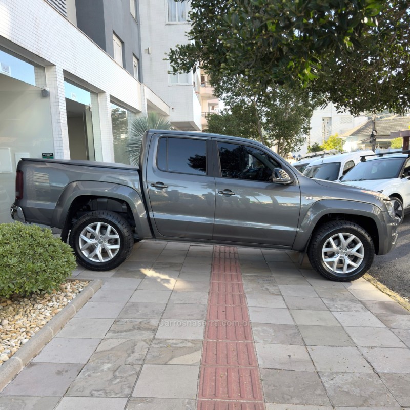 AMAROK 3.0 V6 TDI HIGHLINE CD DIESEL 4MOTION AUTOMÁTICO - 2024 - FLORES DA CUNHA