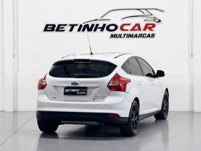 FOCUS 2.0 TITANIUM PLUS 16V FLEX 4P AUTOMÁTICO - 2015 - ESTâNCIA VELHA