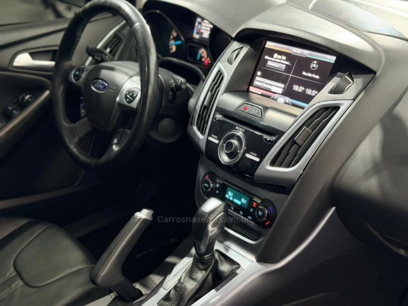 FOCUS 2.0 TITANIUM PLUS 16V FLEX 4P AUTOMÁTICO - 2015 - ESTâNCIA VELHA