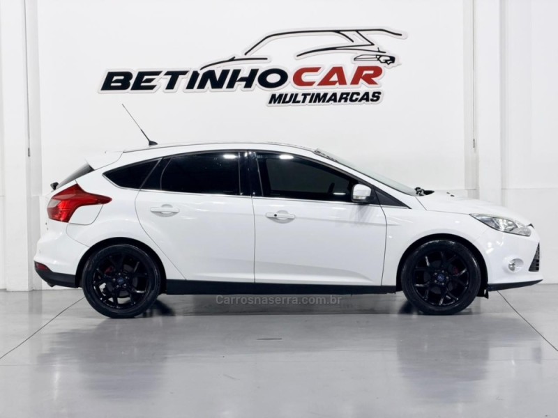 FOCUS 2.0 TITANIUM PLUS 16V FLEX 4P AUTOMÁTICO - 2015 - ESTâNCIA VELHA