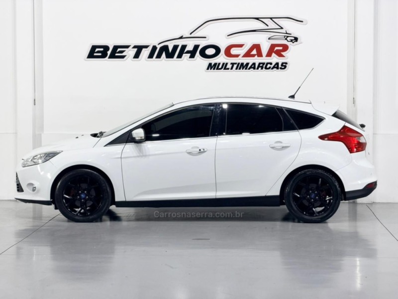 FOCUS 2.0 TITANIUM PLUS 16V FLEX 4P AUTOMÁTICO - 2015 - ESTâNCIA VELHA
