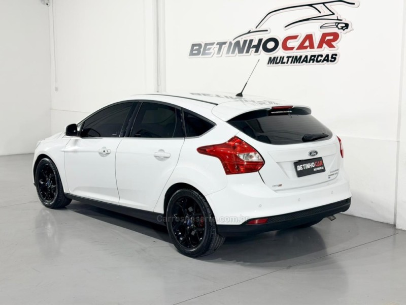 FOCUS 2.0 TITANIUM PLUS 16V FLEX 4P AUTOMÁTICO - 2015 - ESTâNCIA VELHA