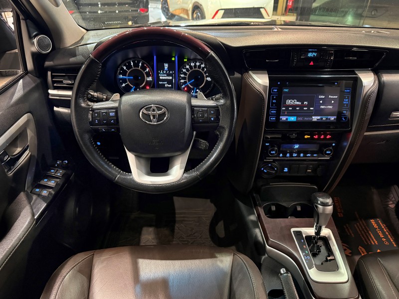 HILUX SW4 2.8 SRX 4X4 7 LUGARES 16V TURBO INTERCOOLER DIESEL 4P AUTOMÁTICO - 2018 - FARROUPILHA
