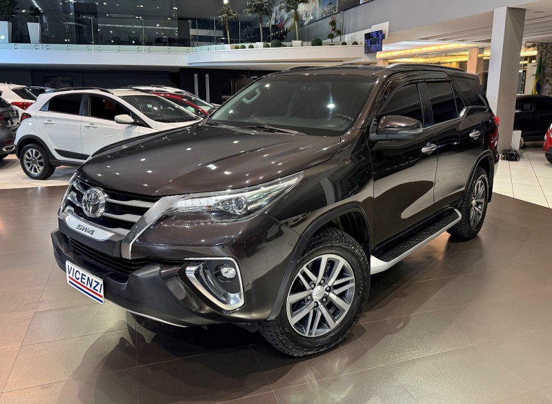 HILUX SW4 2.8 SRX 4X4 7 LUGARES 16V TURBO INTERCOOLER DIESEL 4P AUTOMÁTICO - 2018 - FARROUPILHA