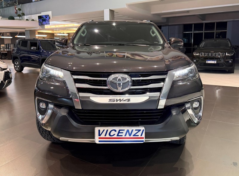 HILUX SW4 2.8 SRX 4X4 7 LUGARES 16V TURBO INTERCOOLER DIESEL 4P AUTOMÁTICO - 2018 - FARROUPILHA