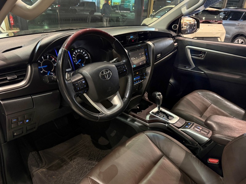 HILUX SW4 2.8 SRX 4X4 7 LUGARES 16V TURBO INTERCOOLER DIESEL 4P AUTOMÁTICO - 2018 - FARROUPILHA