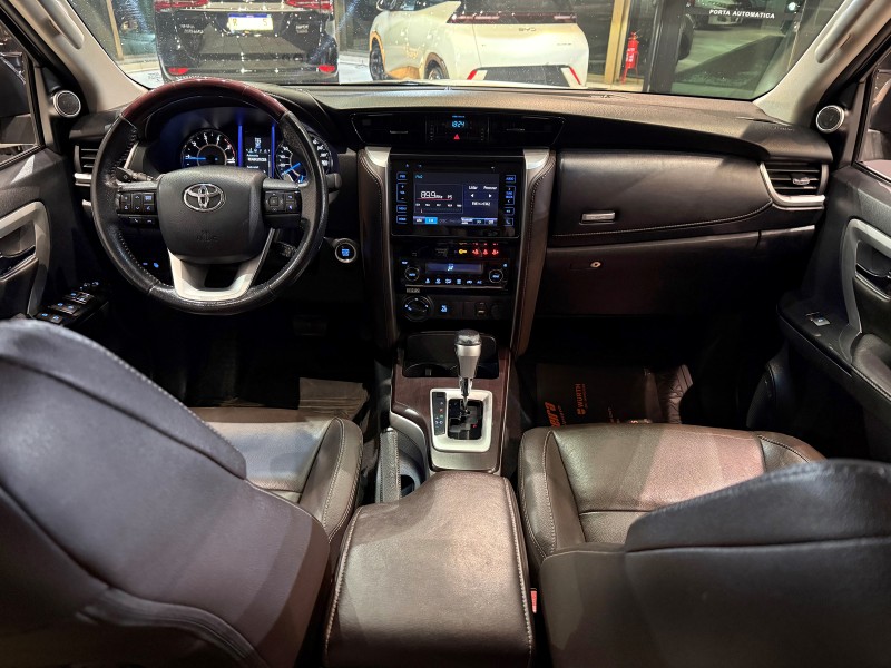 HILUX SW4 2.8 SRX 4X4 7 LUGARES 16V TURBO INTERCOOLER DIESEL 4P AUTOMÁTICO - 2018 - FARROUPILHA