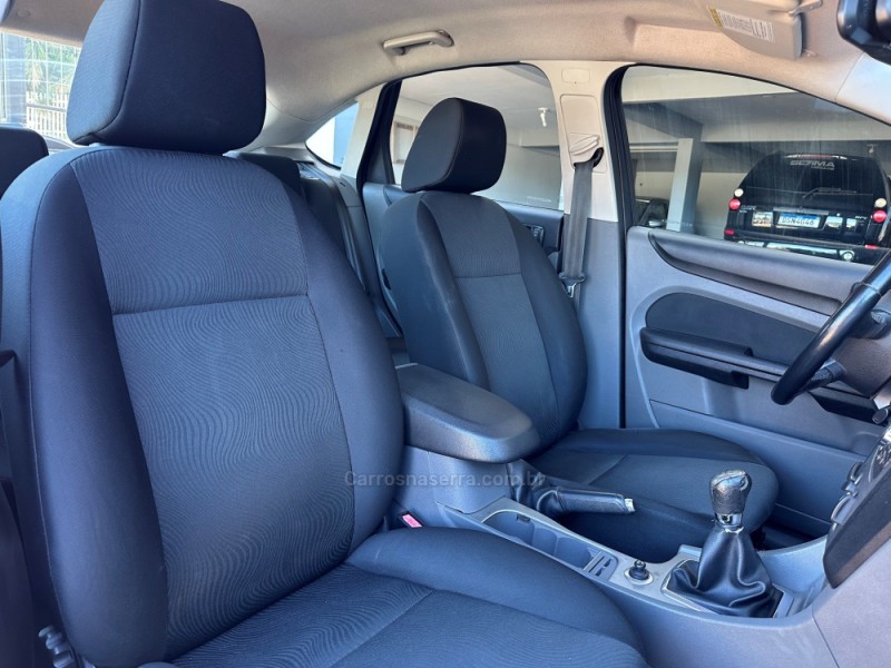 FOCUS 1.6 GLX 16V FLEX 4P MANUAL - 2013 - GUAPORé