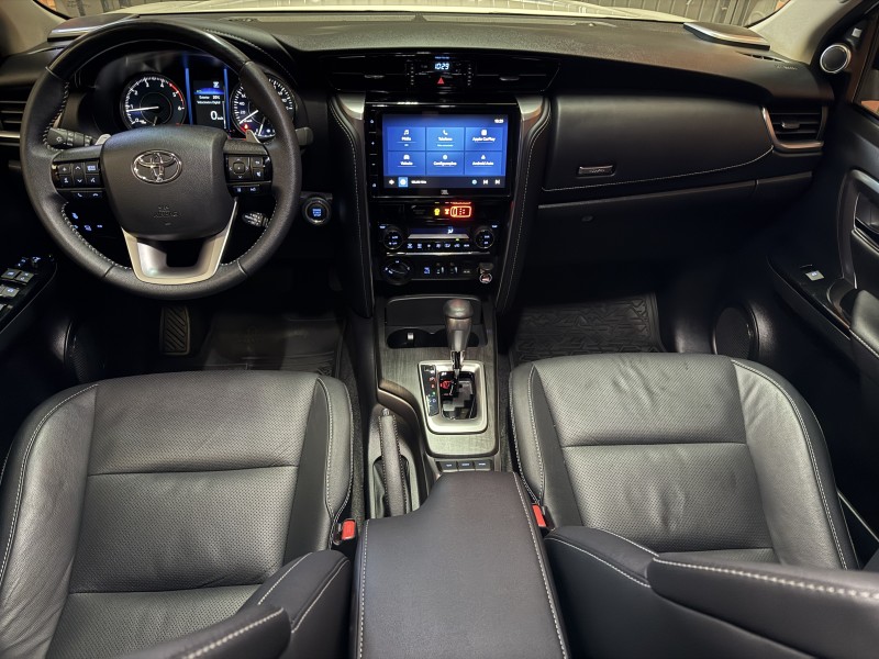 HILUX SW4 2.8 4X4 SRX PLATINUM TURBO DIESEL 4P AUTOMÁTICO - 2025 - BENTO GONçALVES