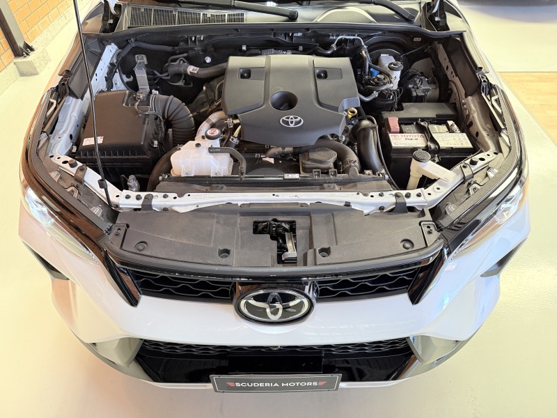 HILUX SW4 2.8 4X4 SRX PLATINUM TURBO DIESEL 4P AUTOMÁTICO - 2025 - BENTO GONçALVES