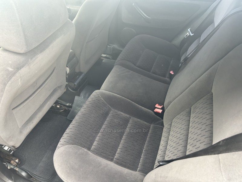 GOLF 2.0 MI 8V GASOLINA 4P MANUAL - 2004 - CAXIAS DO SUL