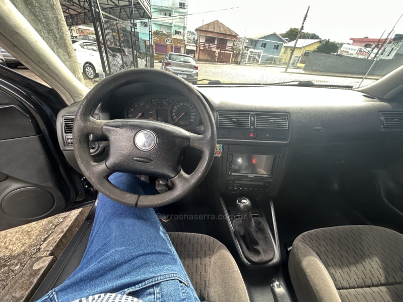 GOLF 2.0 MI 8V GASOLINA 4P MANUAL - 2004 - CAXIAS DO SUL