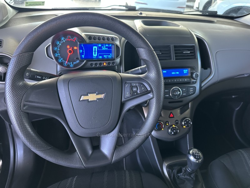 SONIC 1.6 LT 16V FLEX 4P MANUAL - 2013 - CANELA