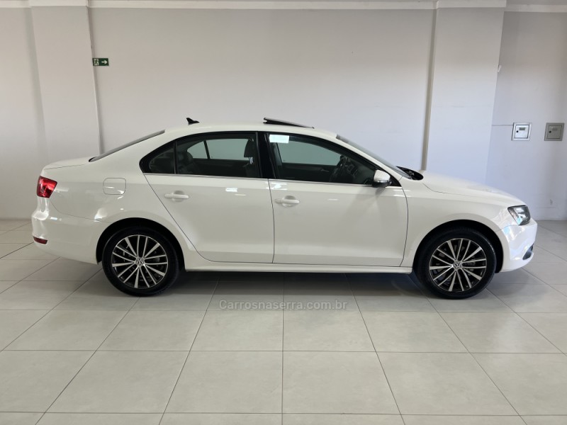 JETTA 2.0 TSI HIGHLINE 211CV GASOLINA 4P DSG - 2013 - BENTO GONçALVES