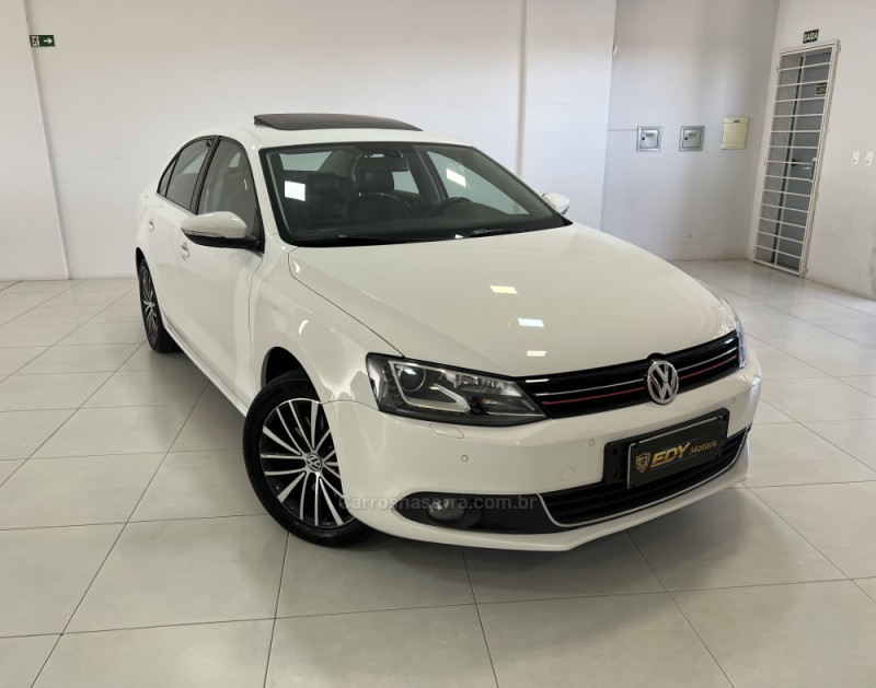 JETTA 2.0 TSI HIGHLINE 211CV GASOLINA 4P DSG - 2013 - BENTO GONçALVES