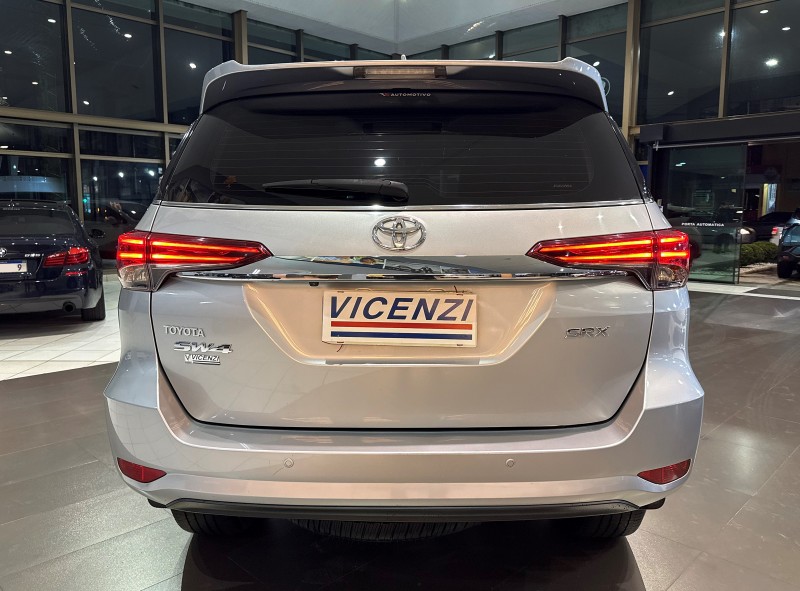 HILUX SW4 2.8 SRX 4X4 7 LUGARES 16V TURBO INTERCOOLER DIESEL 4P AUTOMÁTICO - 2018 - FARROUPILHA