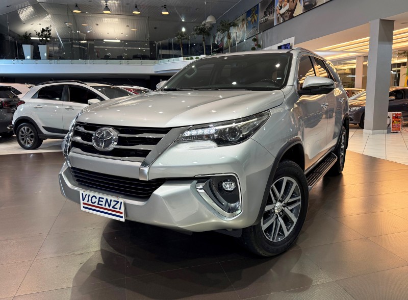 hilux sw4 2.8 srx 4x4 7 lugares 16v turbo intercooler diesel 4p automatico 2018 farroupilha
