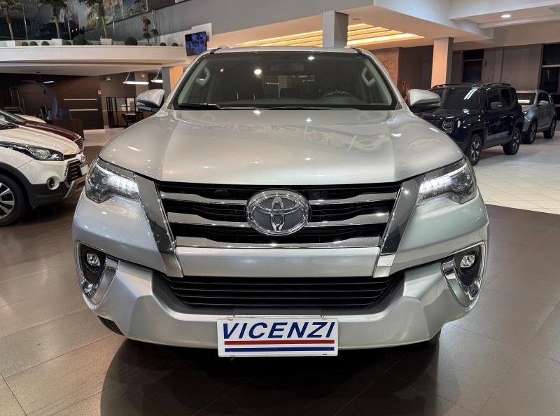 HILUX SW4 2.8 SRX 4X4 7 LUGARES 16V TURBO INTERCOOLER DIESEL 4P AUTOMÁTICO - 2018 - FARROUPILHA