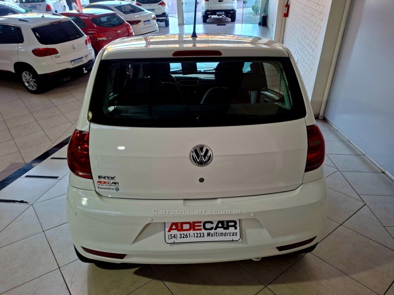 FOX 1.0 ITREND 8V FLEX 4P MANUAL - 2011 - FARROUPILHA