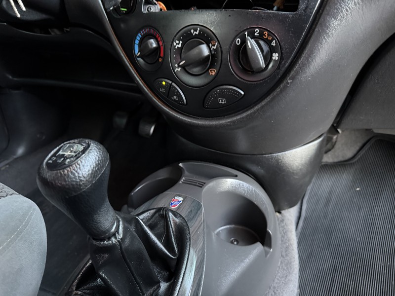 FOCUS 1.8 GLX 16V GASOLINA 4P MANUAL - 2003 - CAXIAS DO SUL