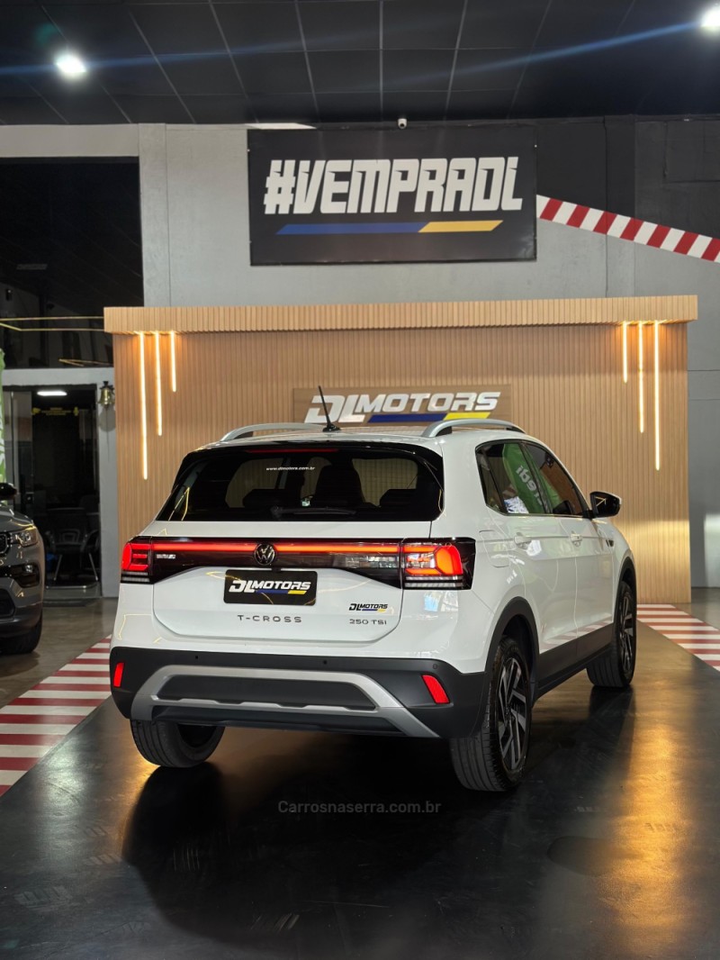 T-CROSS 1.4 HIGHLINE TSI 16V FLEX 4P AUTOMÁTICO - 2025 - LAJEADO