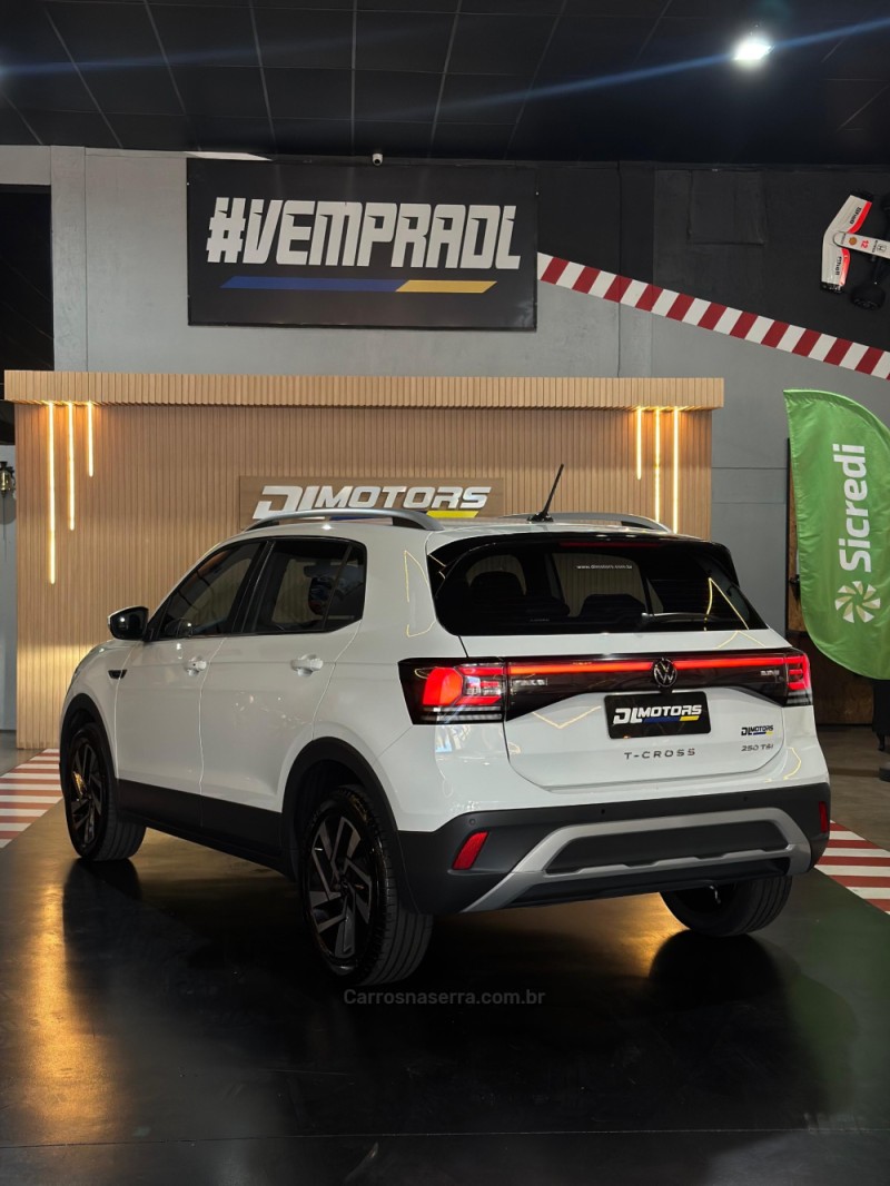 T-CROSS 1.4 HIGHLINE TSI 16V FLEX 4P AUTOMÁTICO - 2025 - LAJEADO