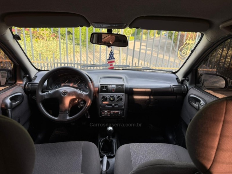 CORSA 1.6 MPFI CLASSIC SEDAN 8V GASOLINA 4P MANUAL - 2003 - CAXIAS DO SUL