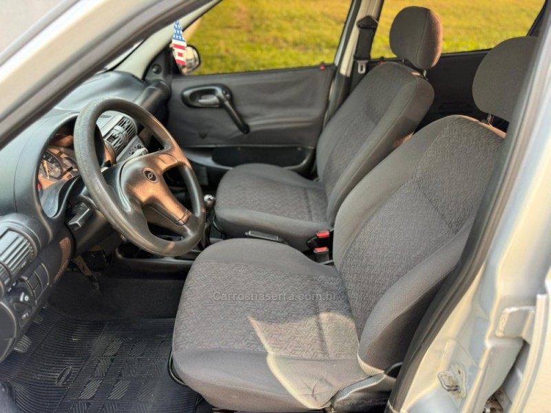 CORSA 1.6 MPFI CLASSIC SEDAN 8V GASOLINA 4P MANUAL - 2003 - CAXIAS DO SUL