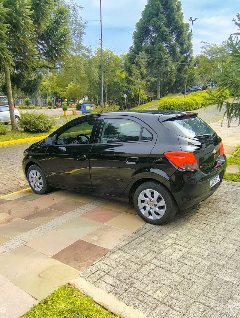 ONIX 1.4 MPFI LT 8V FLEX 4P MANUAL - 2014 - FARROUPILHA