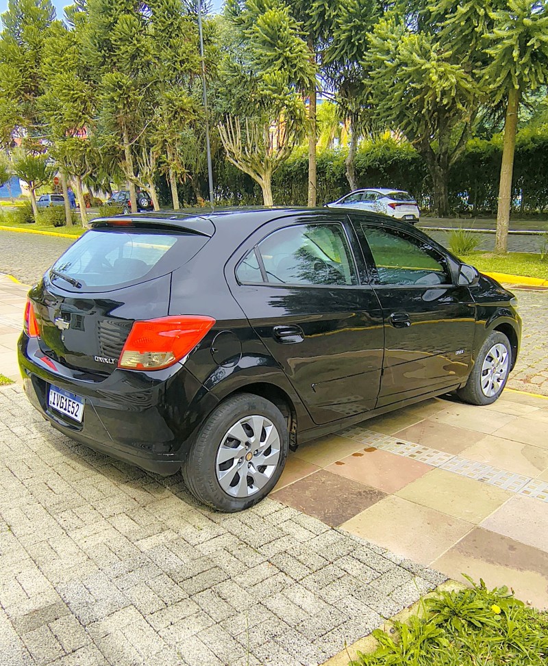 ONIX 1.4 MPFI LT 8V FLEX 4P MANUAL - 2014 - FARROUPILHA
