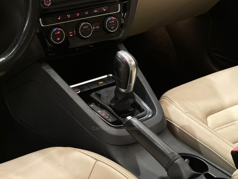 JETTA 2.0 TSI HIGHLINE 211CV GASOLINA 4P DSG - 2017 - CAXIAS DO SUL
