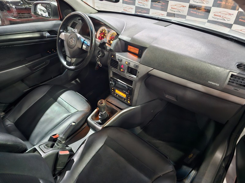 VECTRA 2.0 MPFI GT HATCH 8V FLEX 4P MANUAL - 2008 - CAXIAS DO SUL