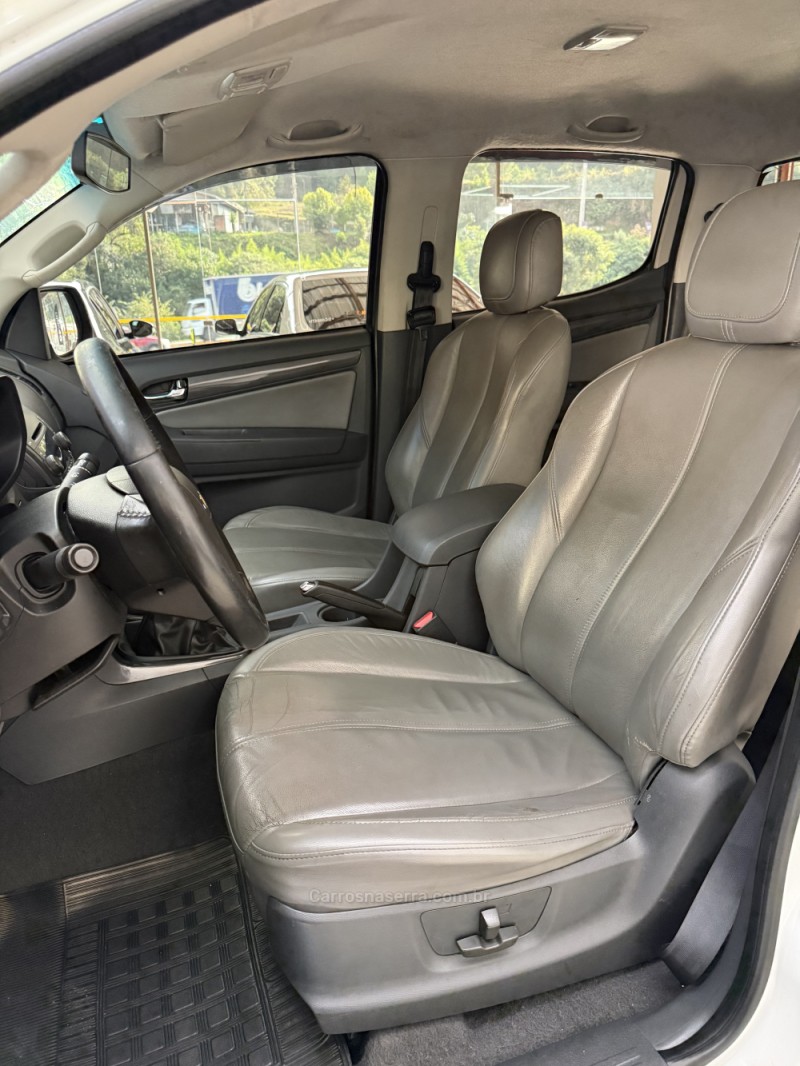 S10 2.4 LTZ 4X2 CD 8V FLEX 4P MANUAL - 2013 - FARROUPILHA