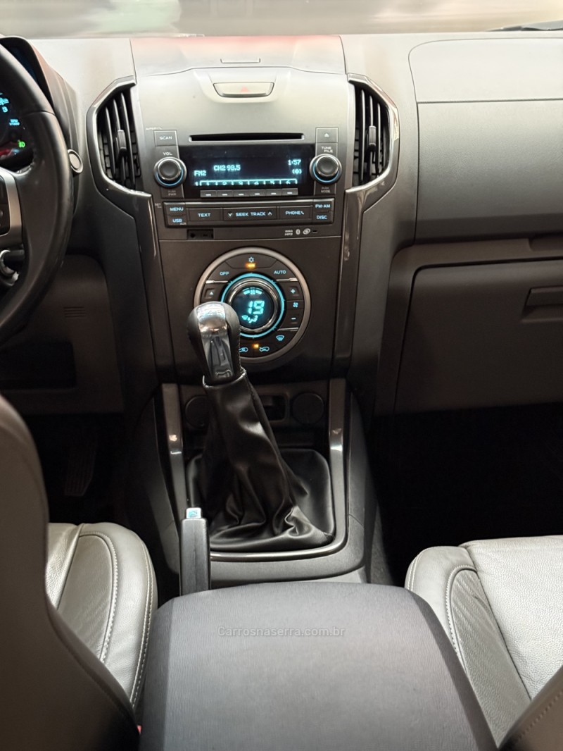 S10 2.4 LTZ 4X2 CD 8V FLEX 4P MANUAL - 2013 - FARROUPILHA