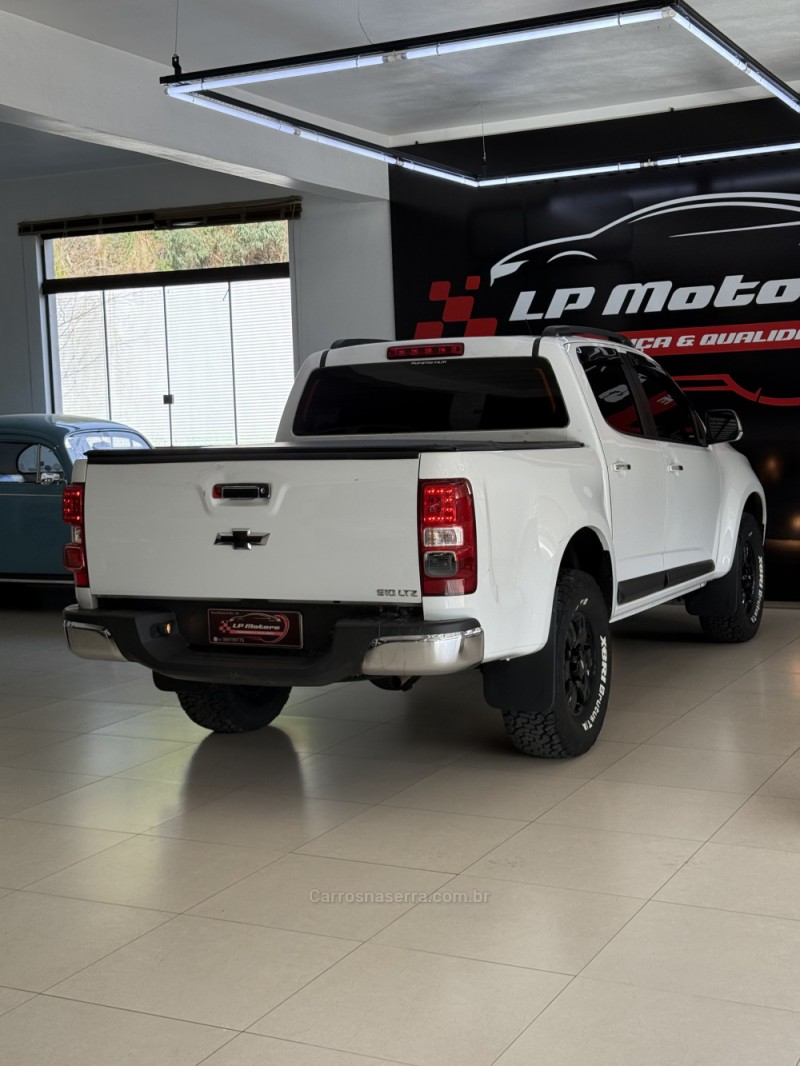 S10 2.4 LTZ 4X2 CD 8V FLEX 4P MANUAL - 2013 - FARROUPILHA