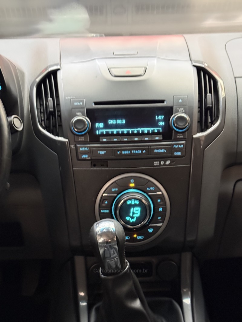 S10 2.4 LTZ 4X2 CD 8V FLEX 4P MANUAL - 2013 - FARROUPILHA