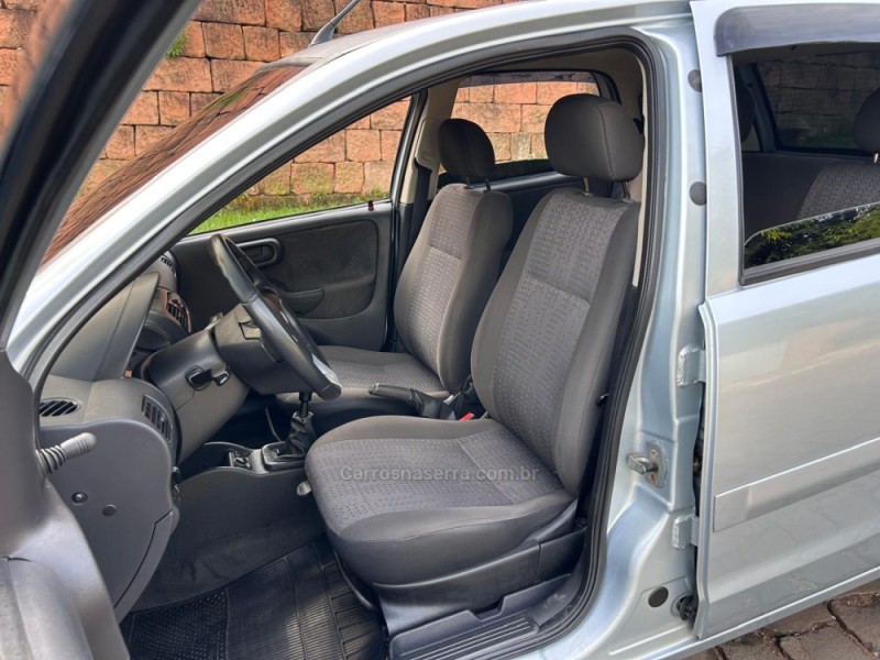 CORSA 1.4 MPFI MAXX 8V FLEX 4P MANUAL - 2011 - VENâNCIO AIRES