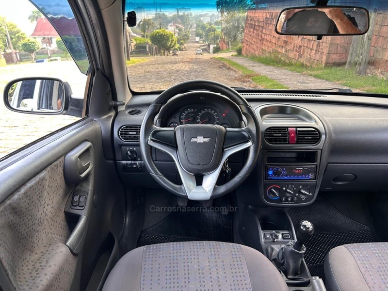 CORSA 1.4 MPFI MAXX 8V FLEX 4P MANUAL - 2011 - VENâNCIO AIRES
