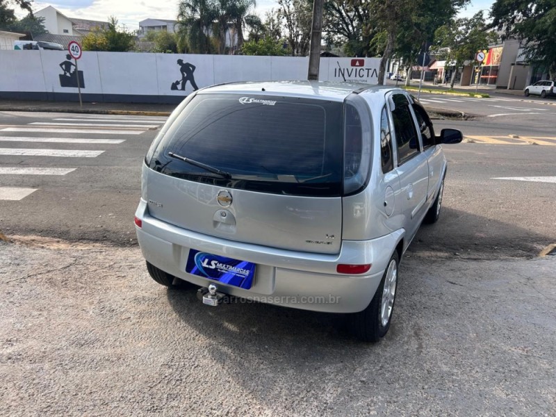CORSA 1.4 MPFI MAXX 8V FLEX 4P MANUAL - 2011 - VENâNCIO AIRES