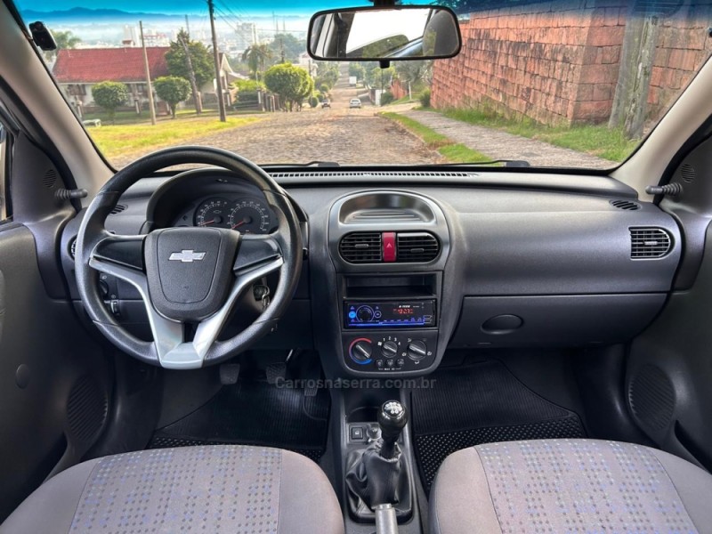 CORSA 1.4 MPFI MAXX 8V FLEX 4P MANUAL - 2011 - VENâNCIO AIRES